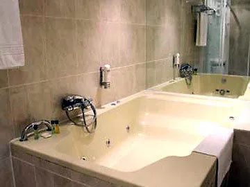 Hotel Leonardo Center 3*